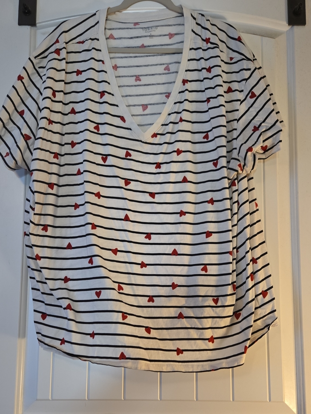 torrid White Striped V-Neck Tee with Red Heart Print